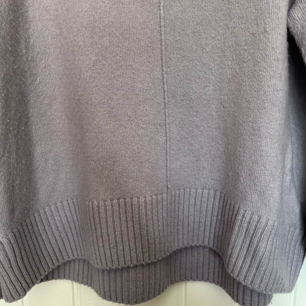 Nordstrom turtleneck sweater in a light lilac color - Picture 3 of 7